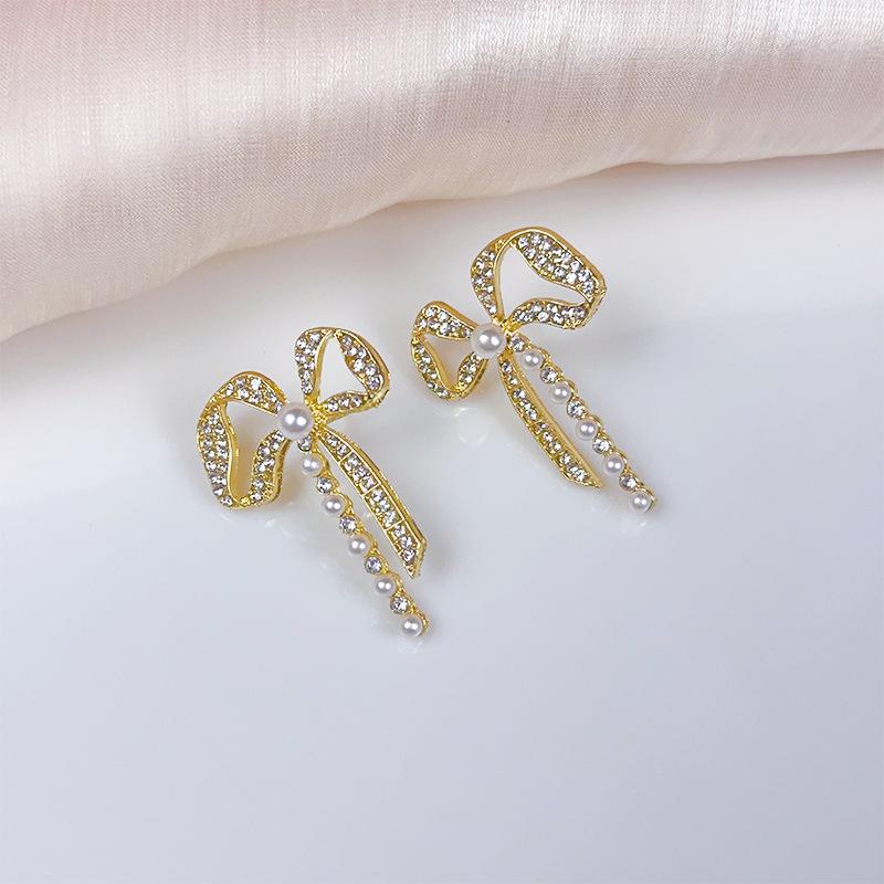 Elegant Silver Needle Diamond Bow Earrings - Luxurious, High-Quality Fashion for Women