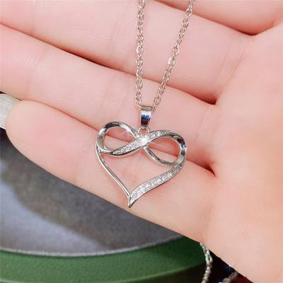 Nuova collana a cuore con brillanti cristalli di zirconi cubici Gioielli da sposa di lusso Collane con ciondolo d'amore versatili alla moda