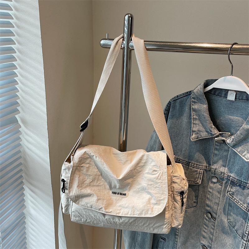 

Легкая сумка большой вместимости женская новая нишевая мода для активного отдыха и досуга на плечо через плечо