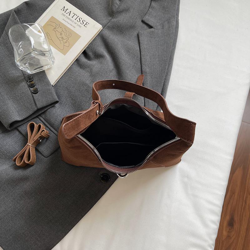 2025 Korean Women's Crescent Baguette Bag: Autumn Fashion Versatile Underarm Handbag