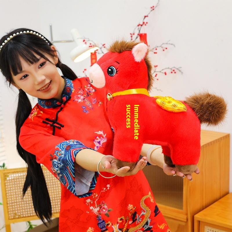 1 Stück Lebhafte Niedliche Desktop-Haustiere 2026 Jahresmaskottchen Rotes Kleines Pferd Plüschtiere Gemütliche Tierkreiszeichen-Puppe Festivalgeschenk