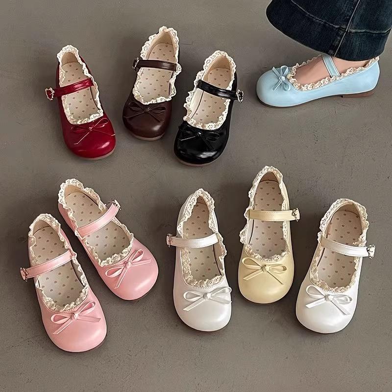 Heart flower one-word buckle Mary Jane casual shoes spring new daily versatile skirt small leather shoes lace