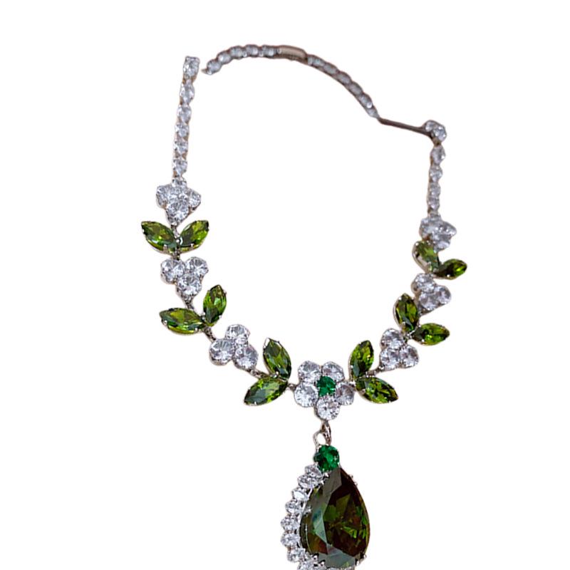 European and American Zircon Flower Teardrop Necklace: Vintage Luxury Clavicle Chain Jewelry Set