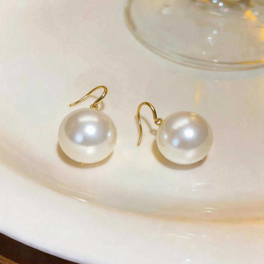 18k Gold Plated French Pearl Geometric Earrings for Women - Elegant and Fashionable Ear Accessories