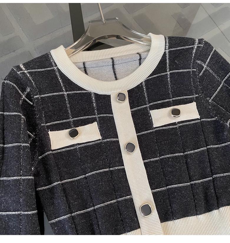 Mid-Length Winter Woolen Dress: French Hepburn Style Knit for Layering