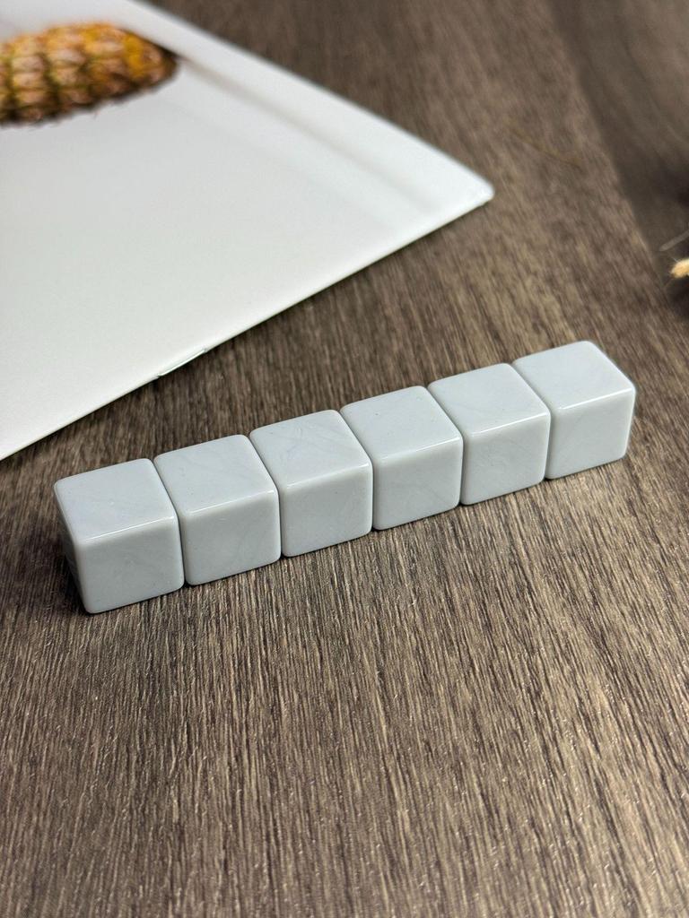 Eco-friendly 16mm Right Angle Carved Dice with Light Board Design