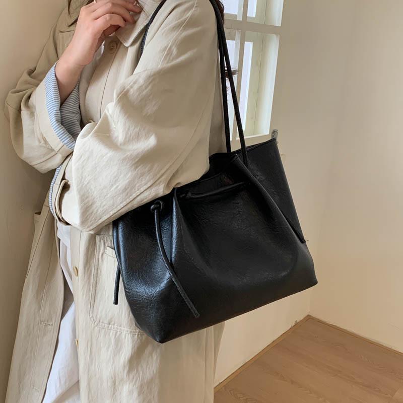 2025 Women s High-Capacity Retro Shoulder Tote: Versatile Work & Commute Bag