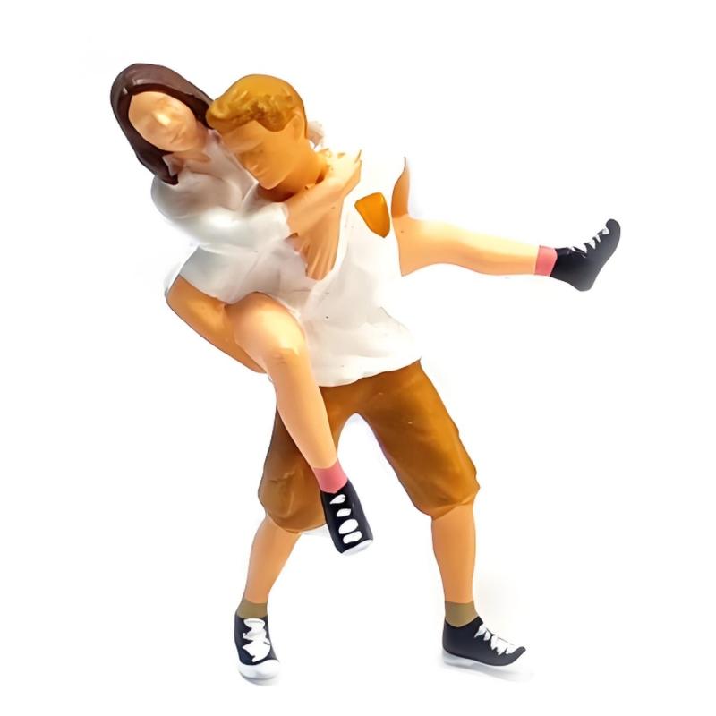 1/64 Scale Resin Miniature Couple Figure For Realistic Model Train Architectural Scene Decors And Collectible Display