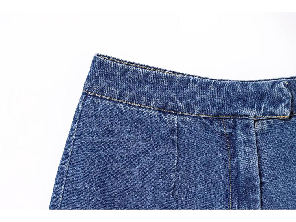 2025 Summer Women's Sleeveless Denim Vest and Mid-Waist Shorts Casual Suit in European and American Style.