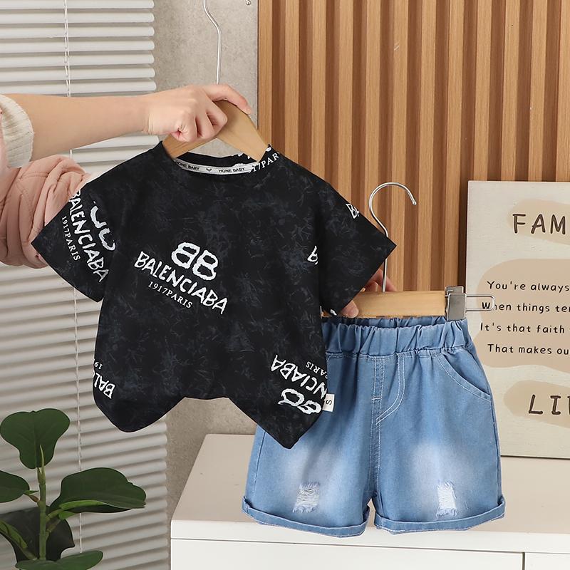 

Комплект для мальчиков, детский топ с круглым вырезом и принтом, летние джинсы с короткими рукавами и надписью, комплект из двух предметов XXL чёрный