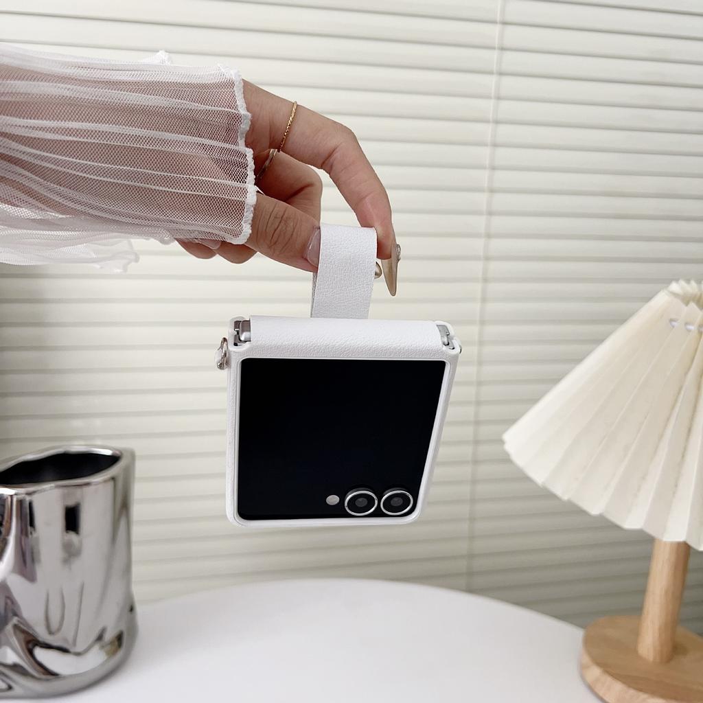 Suitable for Samsung Flip7 Folding Screen Mobile Phone Case ZFlip7 Side Hanging Black and White Plain Leather Hand Strap Anti Fall Protection