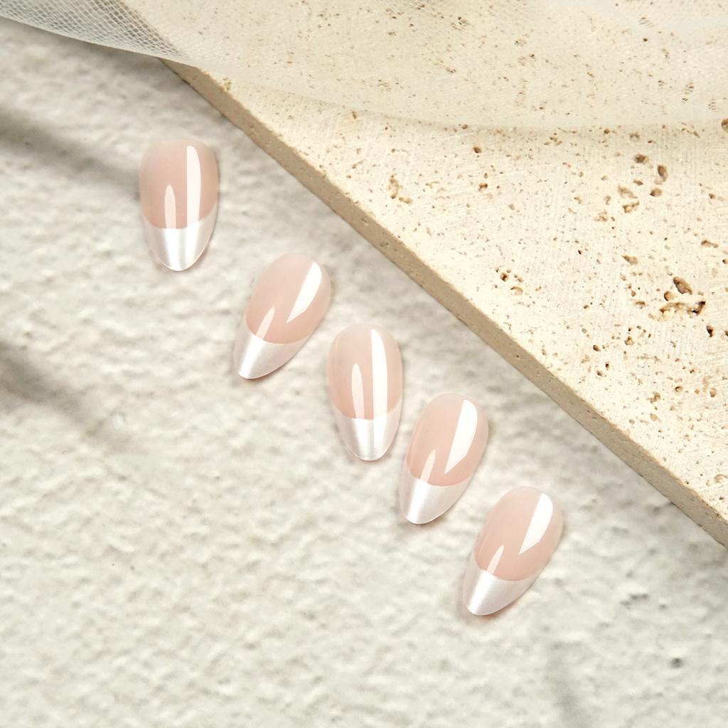 Simple French Wearing Nail Short Almond White French Fake Nail Art Tablets Europe and America