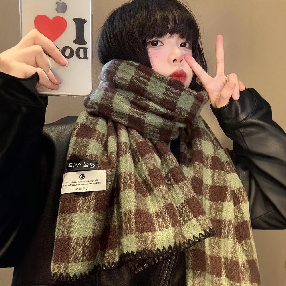 Scarf winter women's Korean version retro green versatile knitted hemming scarf Japanese atmosphere warm and cold shawl