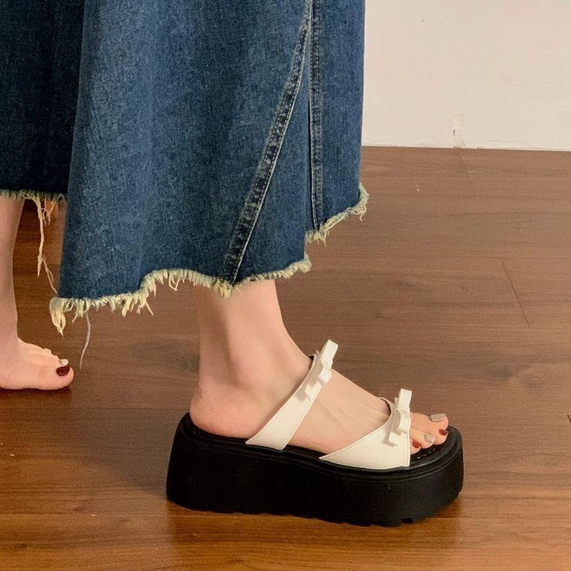 2025 spring new muffin thick-soled heightening slippers women's summer wear sandals small fashion popular cool slippers