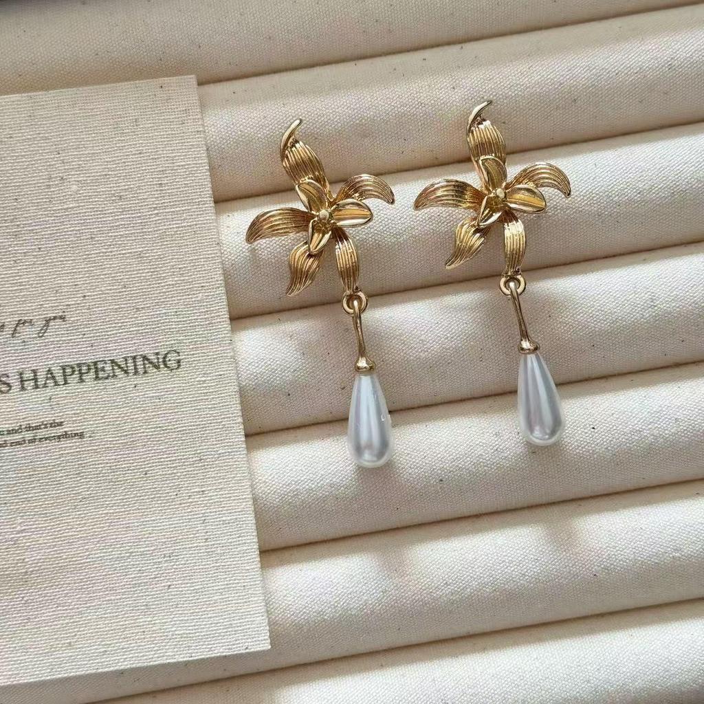 Koreanische Metall-Blumen-Perlen-Quasten-Hängeohrringe - Damen Retro High-End Vielseitiger Stil