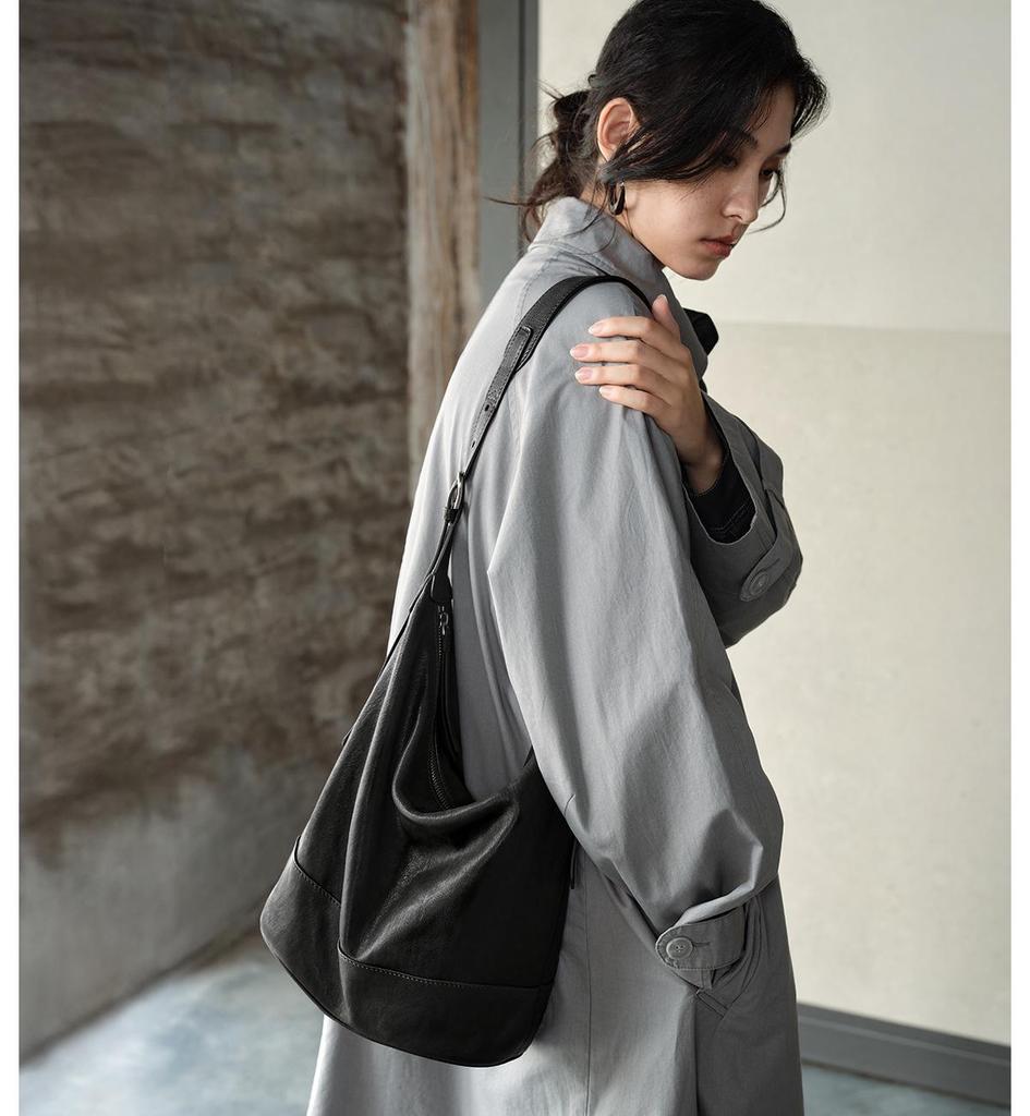 Qiu Zhen Women's Large Capacity Crossbody Hobo Bag, Grid Pattern, Vegetable Tanned Sheepskin, Double Handle.