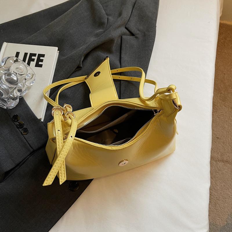 Soft Structured Shoulder Bag with Flap Closure for Daily Use and Fashionable Outfits