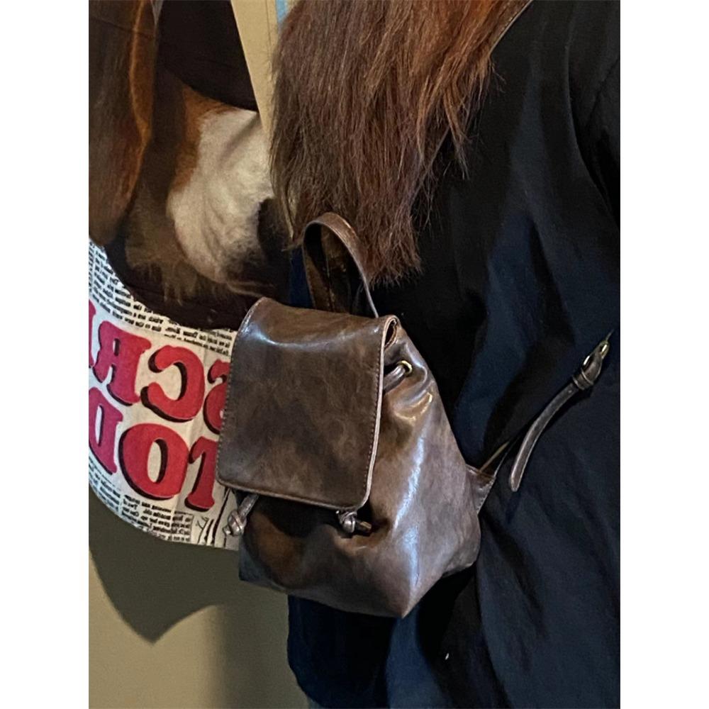 

Xiaohongshu has the same small retro brown backpack for women s 2022 autumn and winter new ins simple and versatile shoulder bag. коричневий
