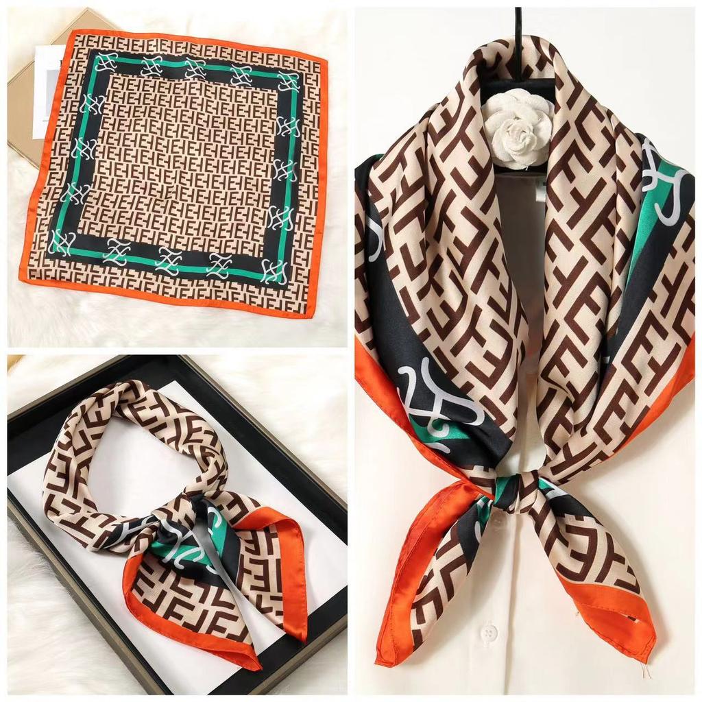 Eleganti Foulard di Seta da Donna Con Centinaia di Camicie, Assistenti di Volo, Decorazione Professionale, Protezione del Collo, Foulard, 70 Foulard Quadrati Piccoli.