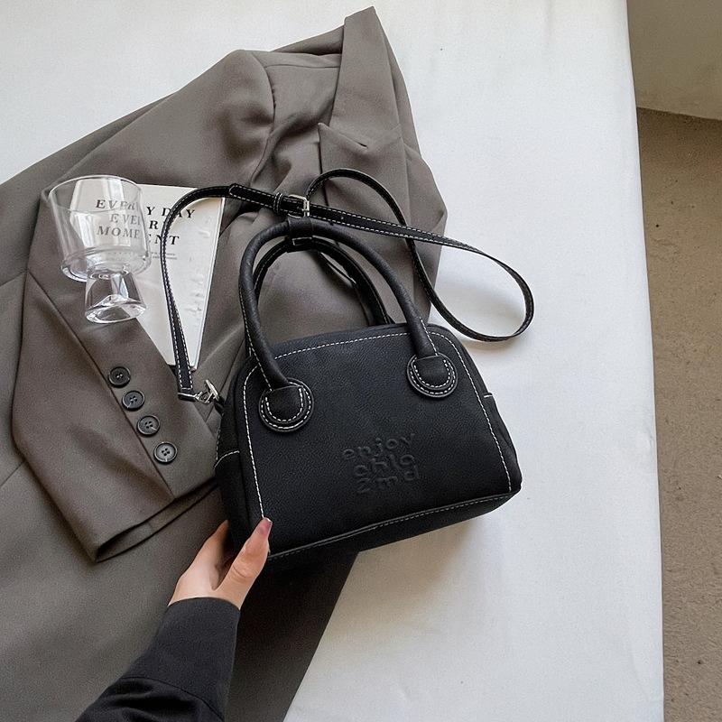 

Осень и зима новая модная сумка-подушка для девушки женская 2025 новая сумочка маленькая сумка на плечо сумка-мессенджер 20*10*14