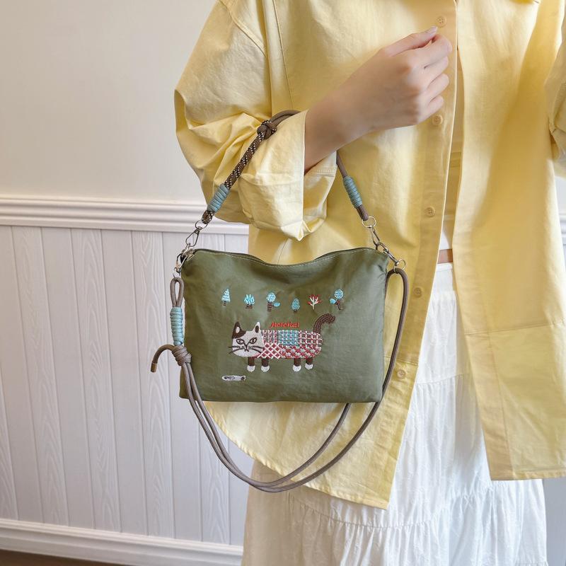 Ladies Tote Bag Lazy Ins Wind Japanese Embroidery  Joker Large-Capacity Durable Shoulder Bag Commuter Messenger Bag