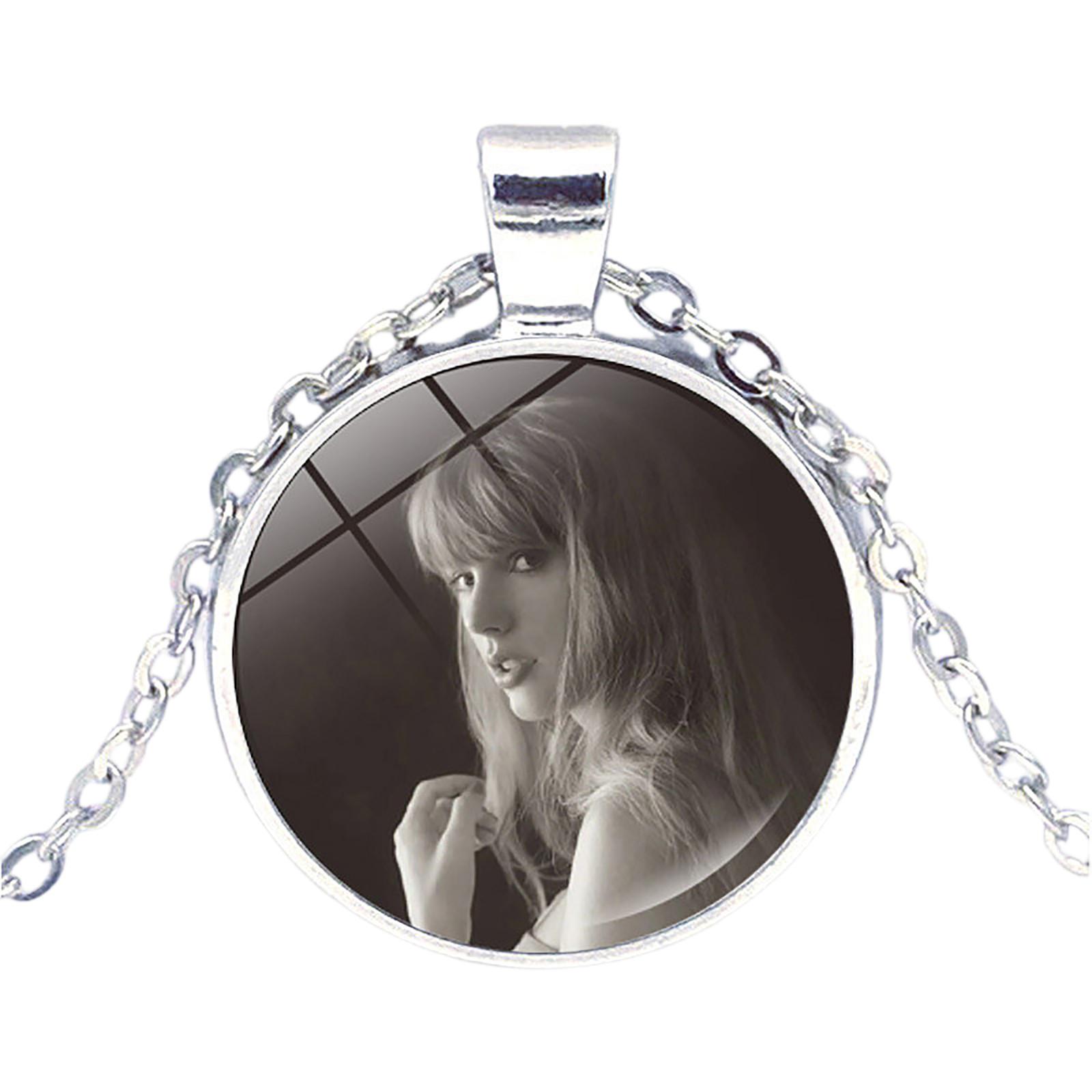 

Elegant Pendant Necklace For Women Fashion Minimalist Jewelry Accessory For Daily Wear And Gift Giving One Size