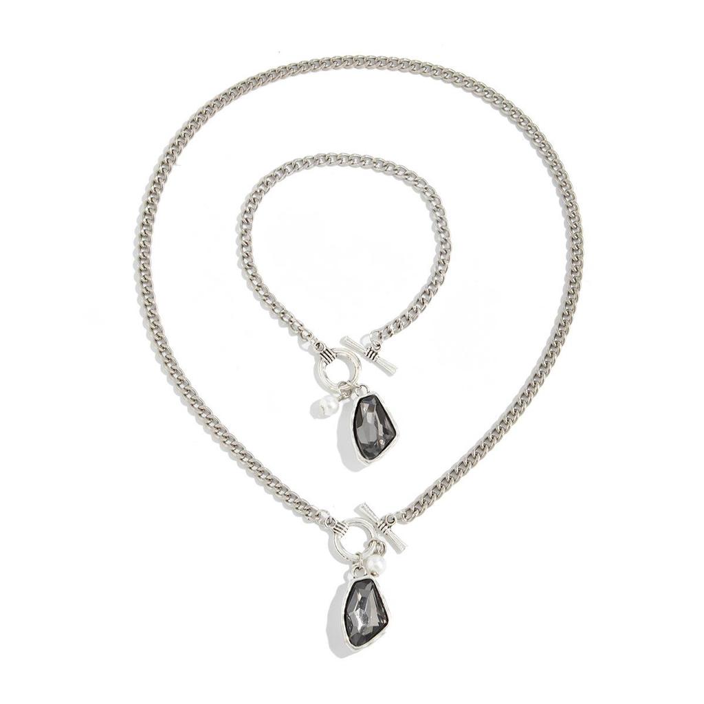 European & American Old Money Style Irregular Acrylic Black Diamond Pendant Necklace - Light Luxury Fine Chain Clavicle Design