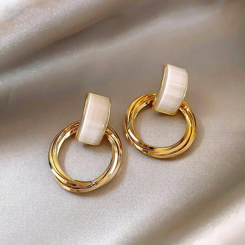 

2026 New High Sense Opal Circle Pendant Dangle Earrings Fashion Party Luxury Accessories Sexy Korean Girl‘s Jewelry For Woman WHITE