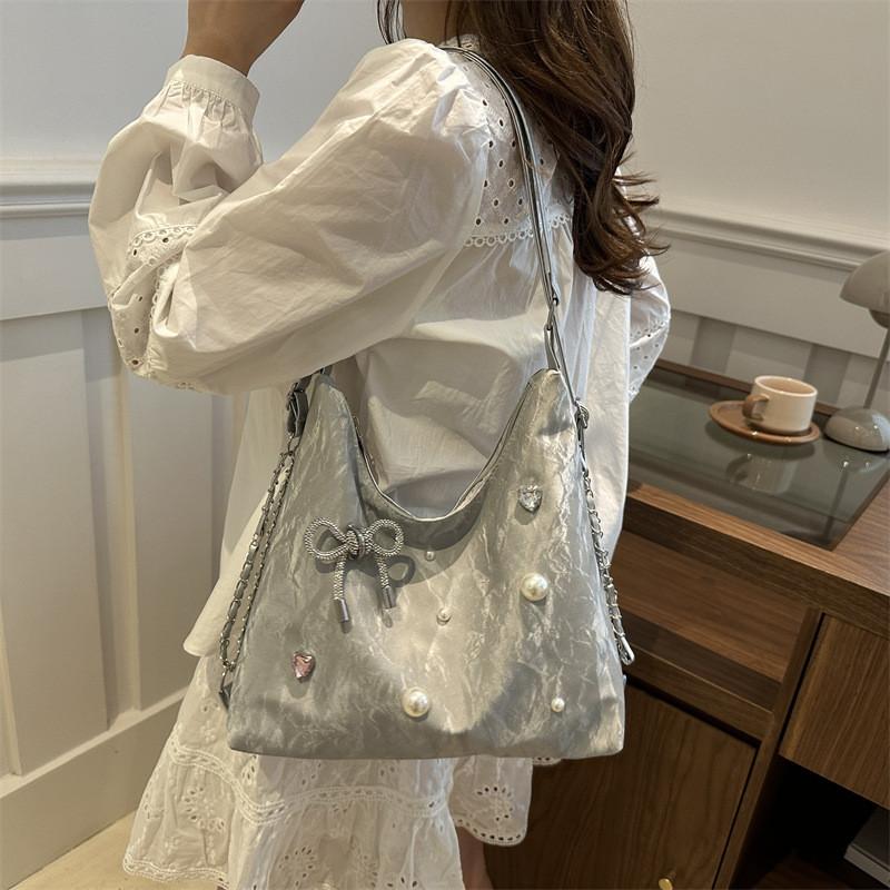 Fashionable Silver Bucket Bag With Pu Material For Daily Use And Street Style Appeal