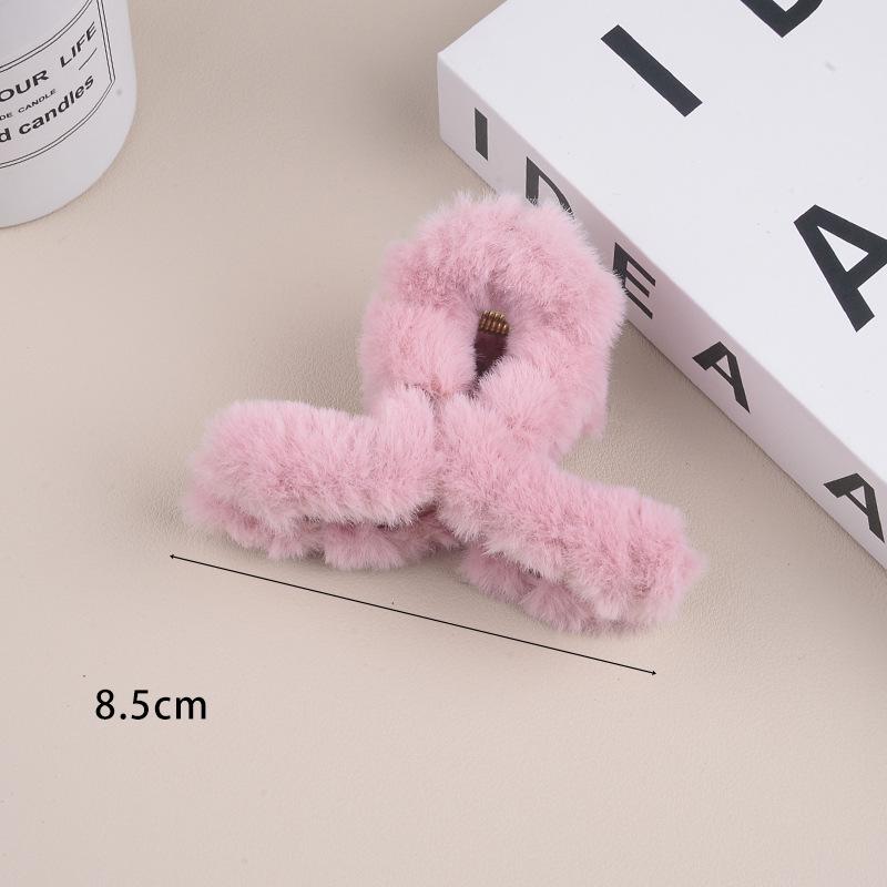Large Milk Coffee Plush Claw Clip: Fluffy Autumn/Winter Hairpin for Women