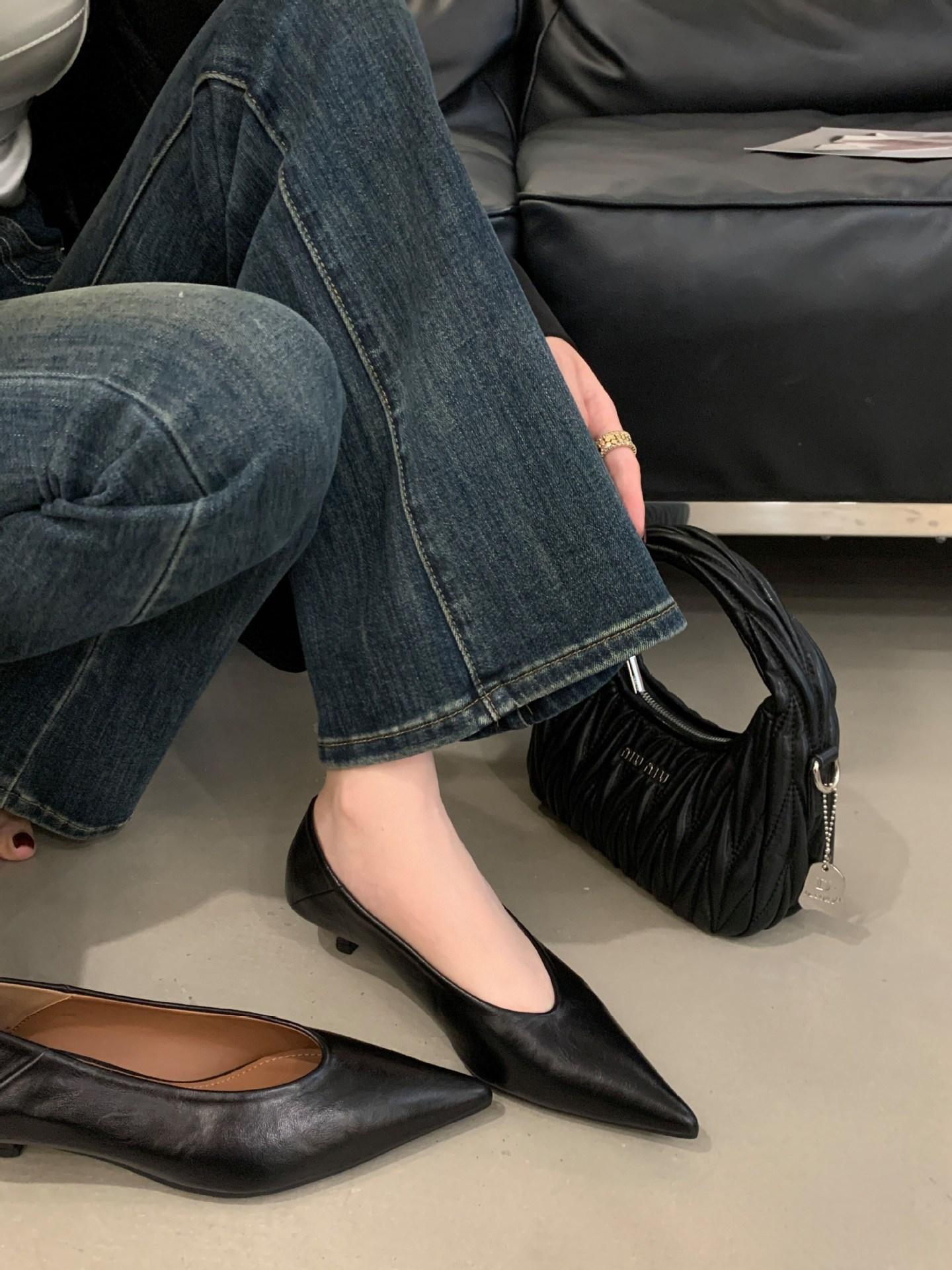 

2025 new French niche metal buckle thin heel low heel light mouth single shoes fashionable and simple single shoes 39 чёрный