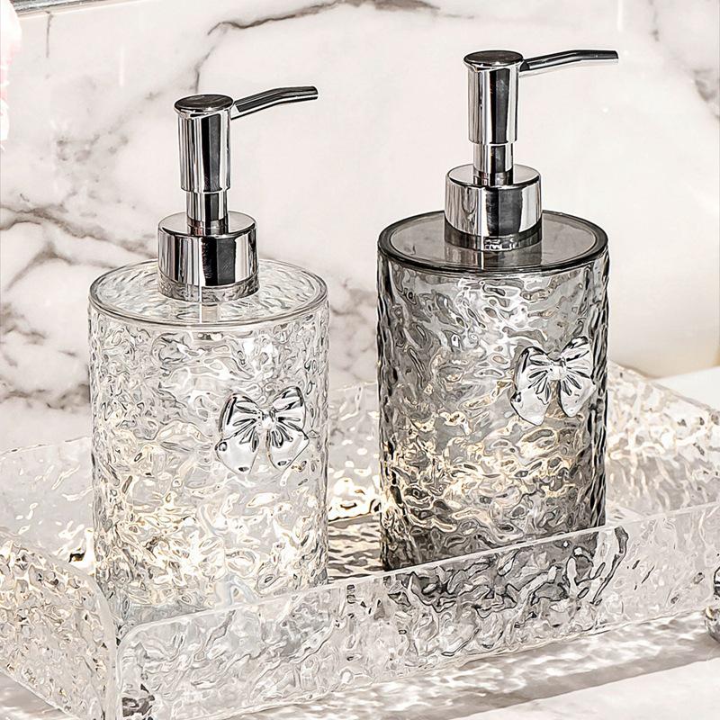 Dávkovač na pěnové mýdlo na ruce a šampon