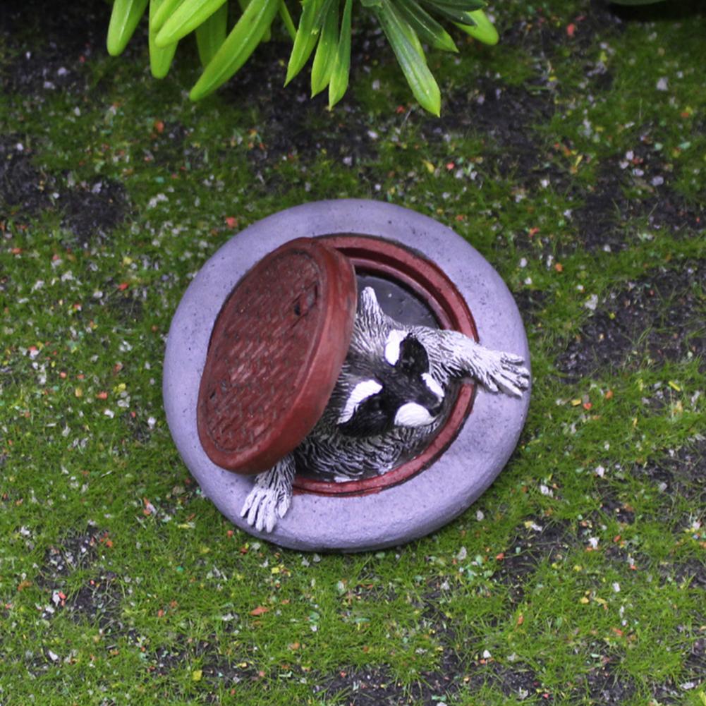 6cm Raccoon Ornament Resin Under Manhole Cover Garden Decor Miniature Resin Imitation Animal Figure Statue Home Yard Decoration