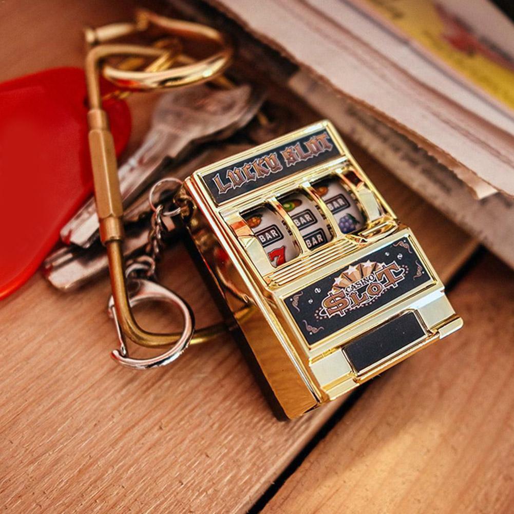 Jednoduchý módní hratelný mini ovocný automat na klíče s přívěskem, houpací simulace loterie, hudba Ma V1O1
