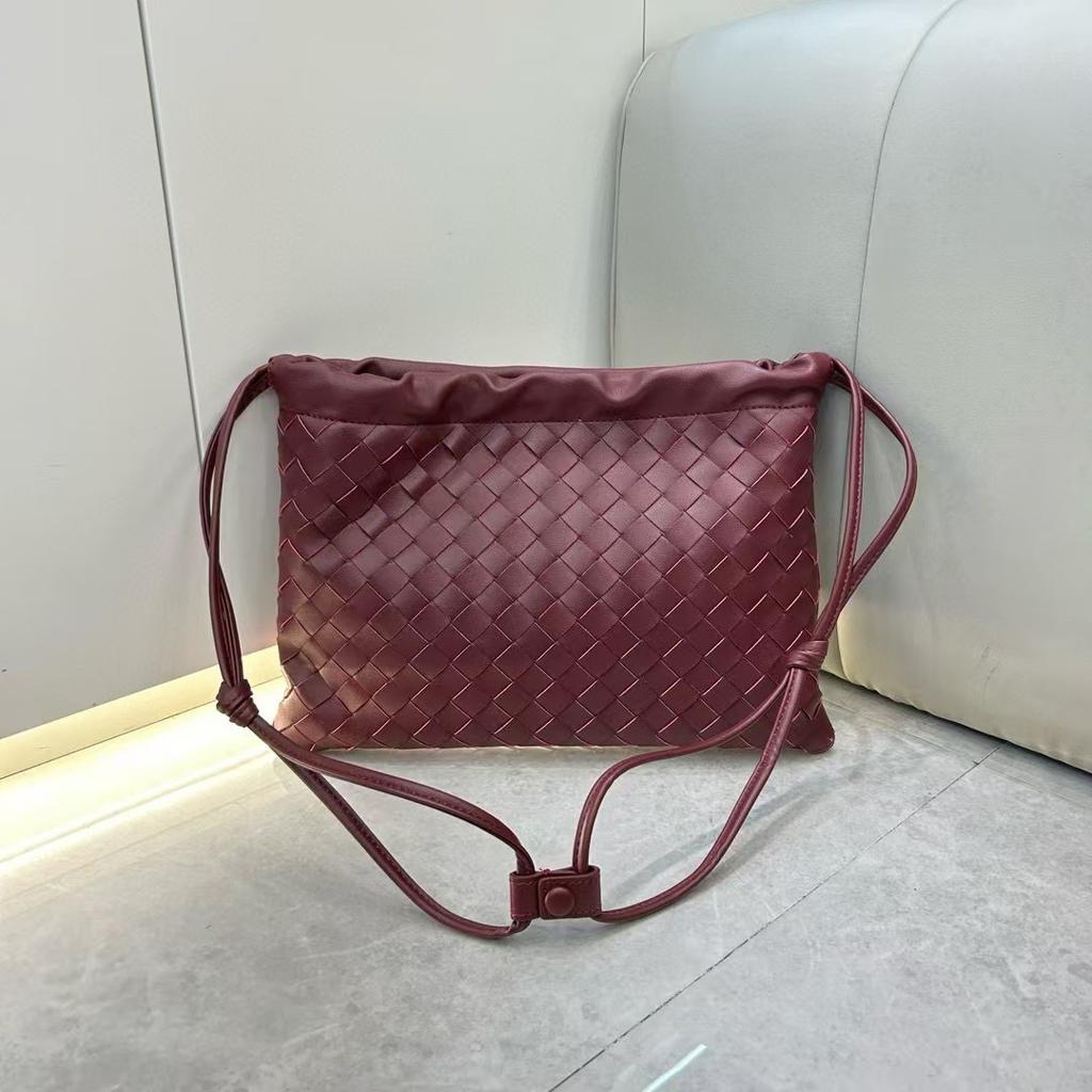 2024 New cowhide woven armpit bag large-capacity commuter bag versatile leather crossbody shoulder woven women's bag