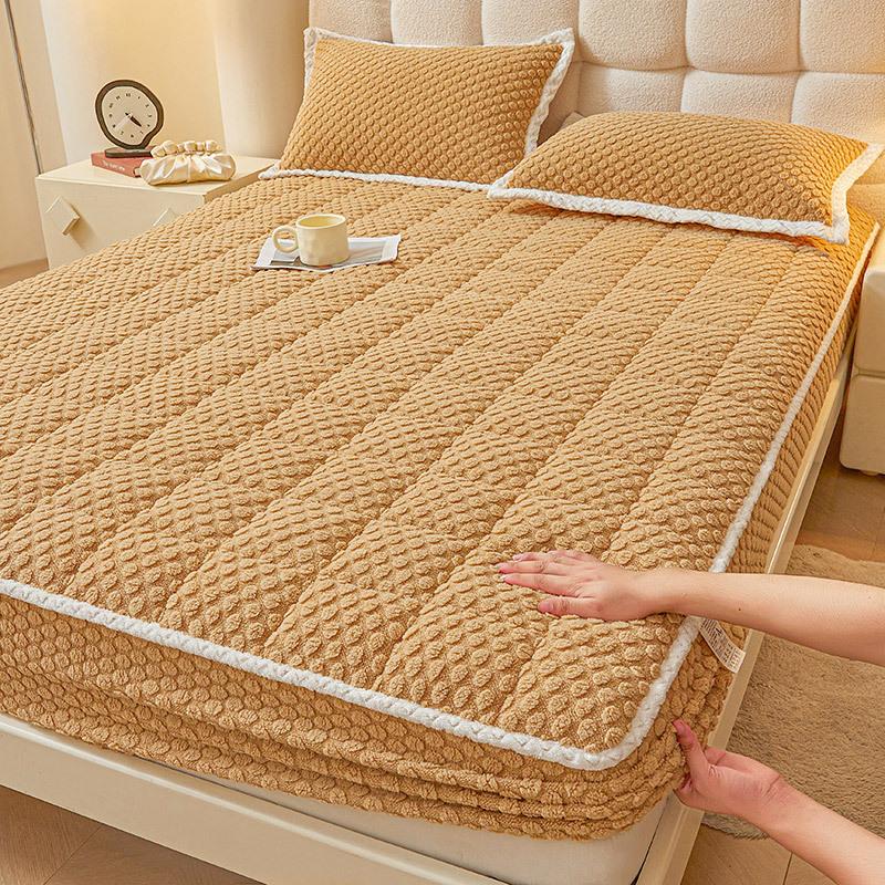 

Комплект из трех предметов матраса из молочного флиса с утолщением для осени и зимы, стеганый матрас с набивкой из бобового флиса, полностью закрытый A pair of pillowcases of the same style