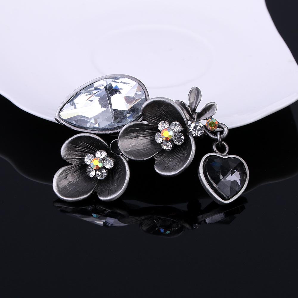 Alloy Retro Brooch, High-End Light Luxury Clothing Accessories, Metal Brooch, Pin Jewelry, Camellia Brooch