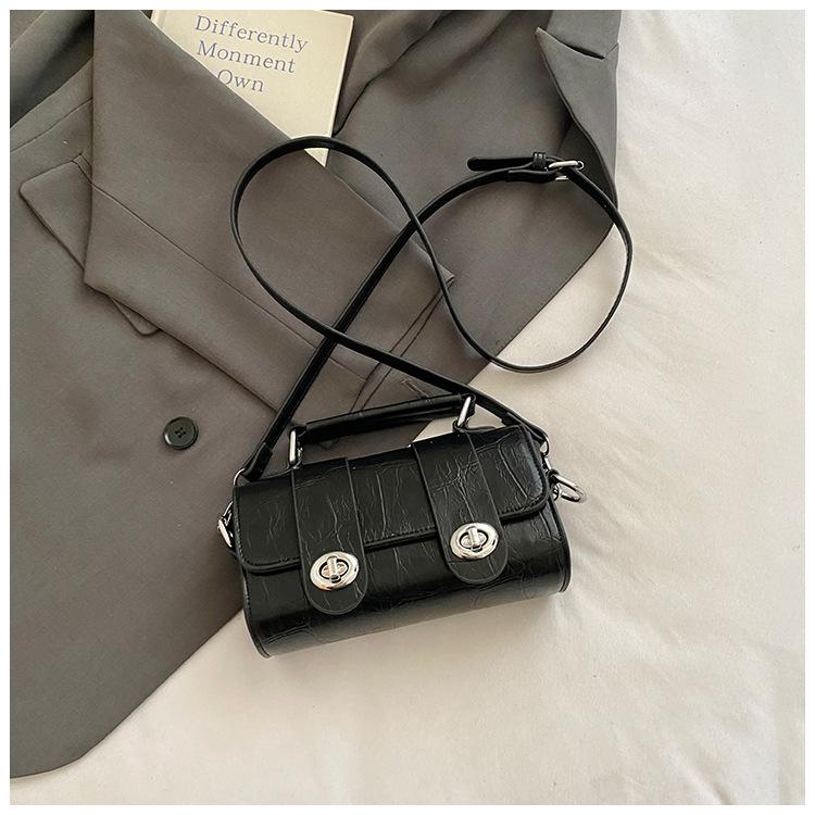 

2025 baguette bag women s Korean fashion versatile high-end texture handbag niche design messenger shoulder bag чёрный