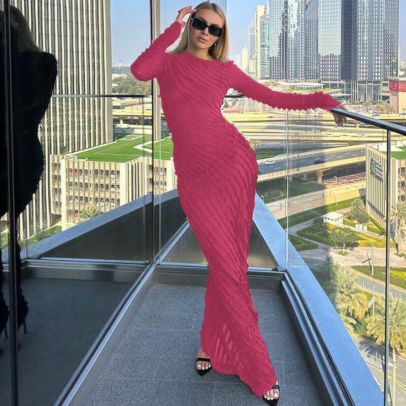 

Осенняя мода 2023: Женское облегающее платье с длинными рукавами и круглым вырезом Large розы красного