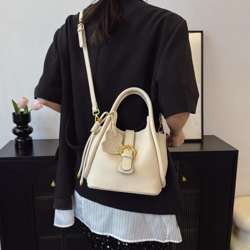 IELGY Ladies Joker commuter texture slung child mother portable.