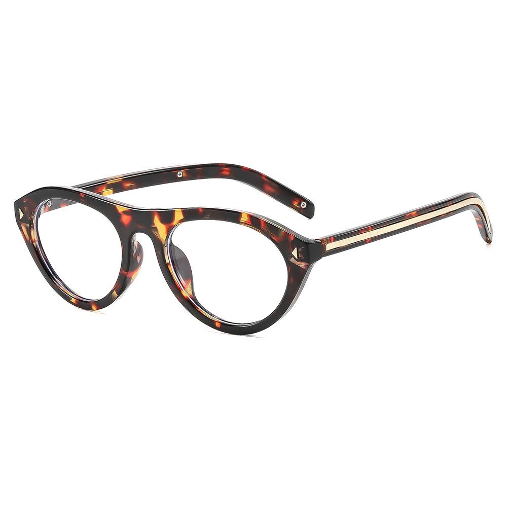 Arrow triangle cat eye sunglasses, new rice nail fashion sunglasses, high-end photography, European and American sunglasses.