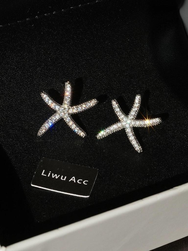 White Gold Starfish Rhinestone Stud Earrings: Elegant and Sweet Girly Style