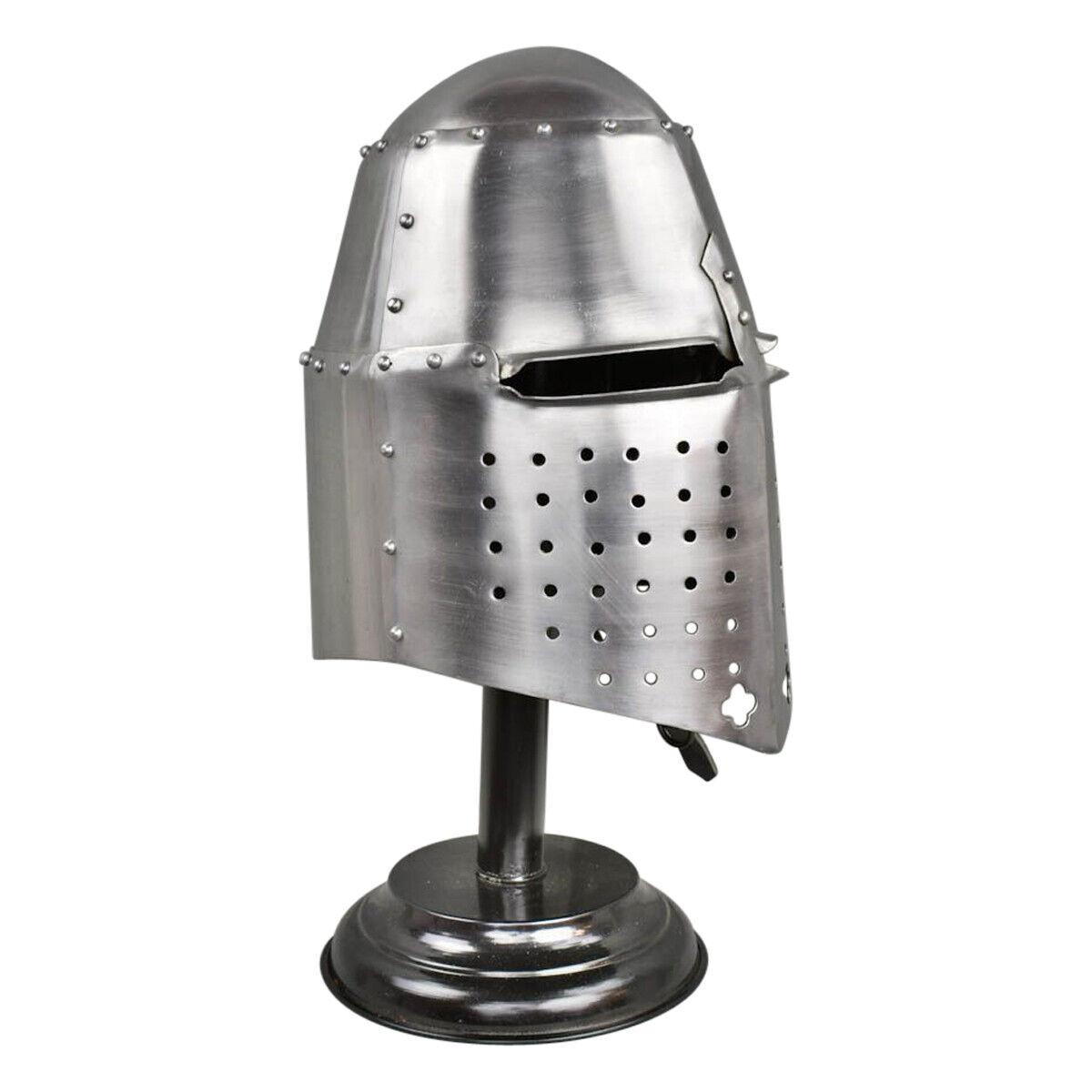 

Шлем тамплиера крестоносца XIV века из Пембридж