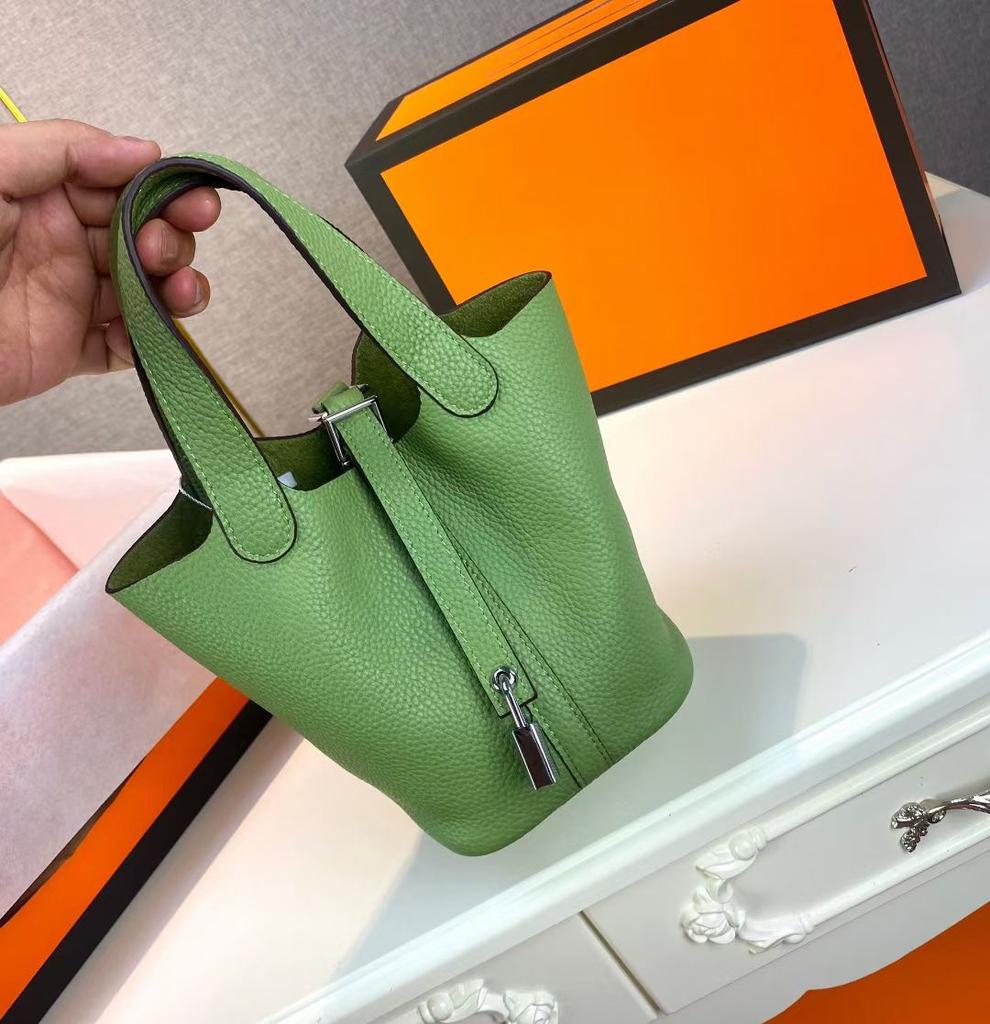 Hochwertige halbhandgefertigte Gemüsekorbtasche togo erste Schicht Rindsleder Pendlertasche echtes Leder tragbare Beuteltasche Damen 18cm