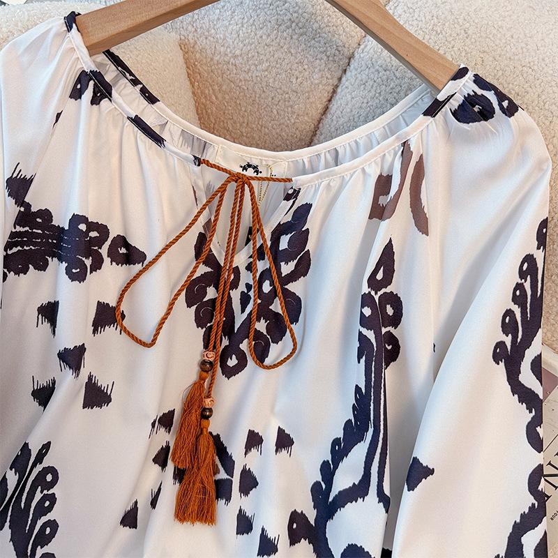 Plus-size Women's Retro Printed Design Top, Vacation-style Youthful Shirt Autumn New Style