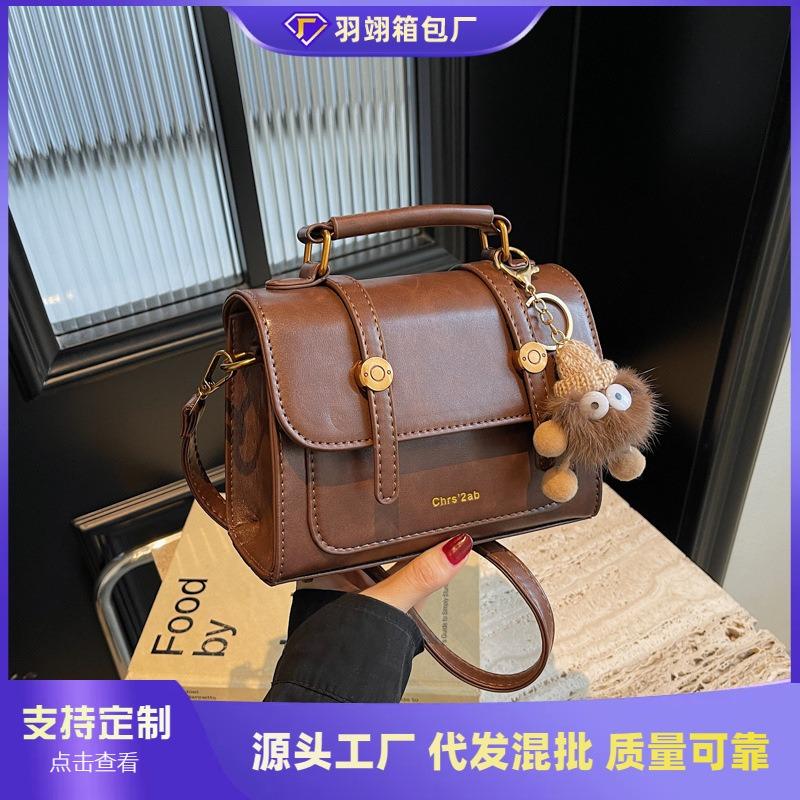 Premium retro small bag women's new autumn and winter versatile messenger bag fashionable portable small square bag