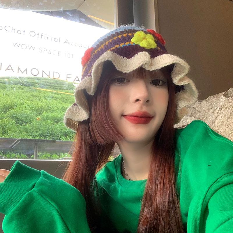 Niche hand-hooked wool contrasting color striped wool hat for men and women, small face in autumn and winter, versatile knitted basin hat