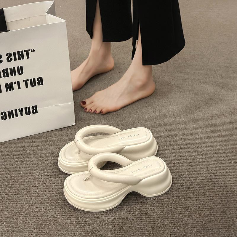 Live stream explosion high-end flip-flops women wear 2024 summer new muffin bottom Korean version of beach slippers women