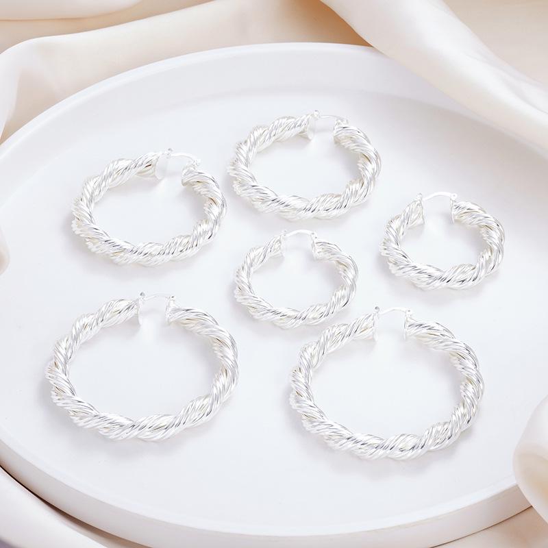 Chic Golden Geometric Hoop Earrings: Stylish and Charming Commuter Gift for Women