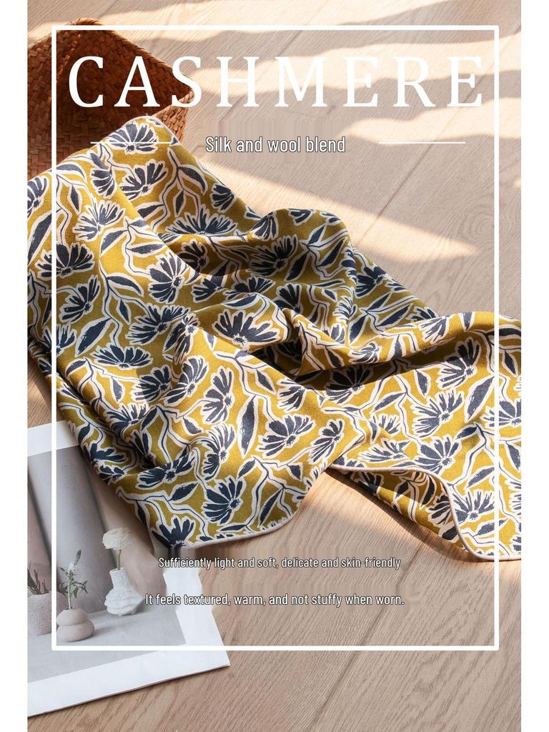 Elegant Double-Sided Daisy Print Wool Silk Scarf - Luxury Hand-Rolled 70cm Square